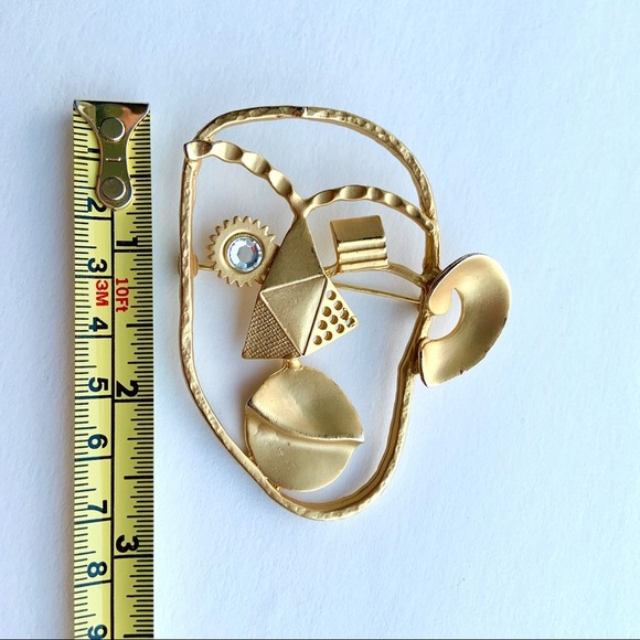 Large abstract face gold metal brooch - Picture 3 of 4